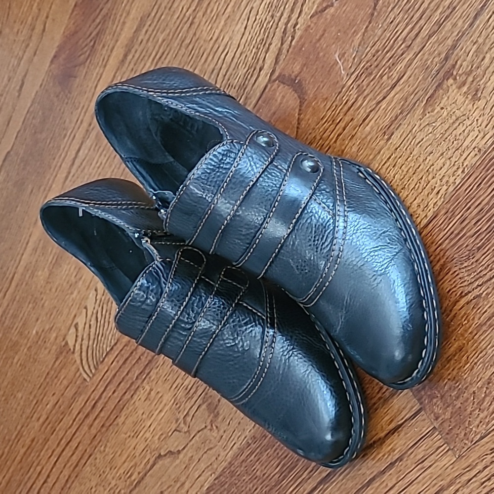 Born Black Leather Ankle Zip Rounded Toe Heeled Booties Women's Size 9.5 - Picture 3 of 15